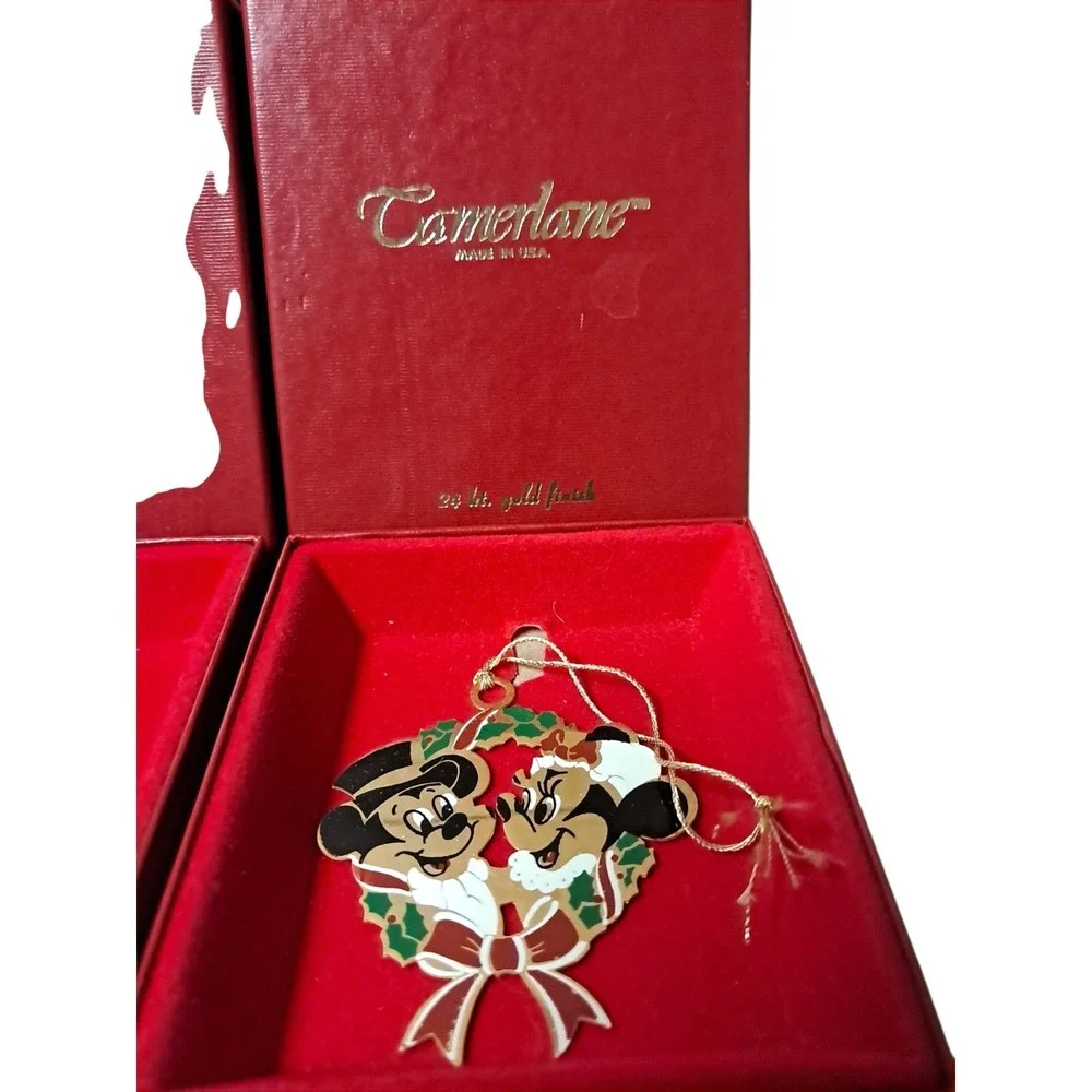 Disney‎ Camerlane Ornaments. Mickey & Minnie Wreath And Decorating The Tree